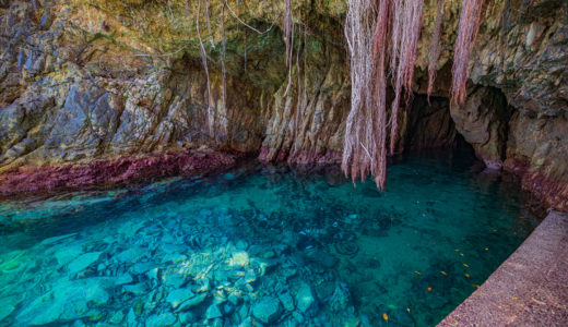 松尾漁港 海老洞｜高知屈指の穴場スポット！神秘的な海水がきらめく青の洞窟
