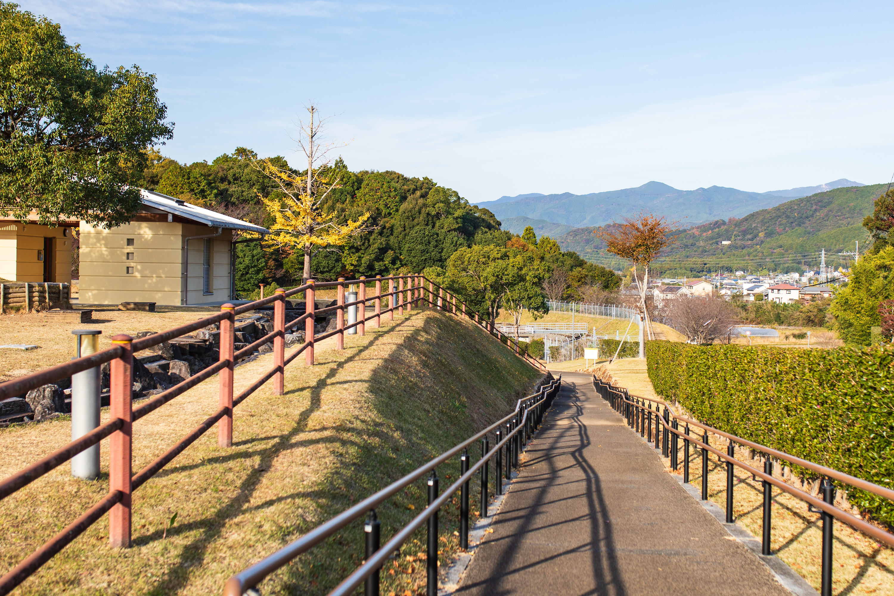 秦山公園（じんざんこうえん）｜人気のふわふわドームも！香美市の自然あふれる公園