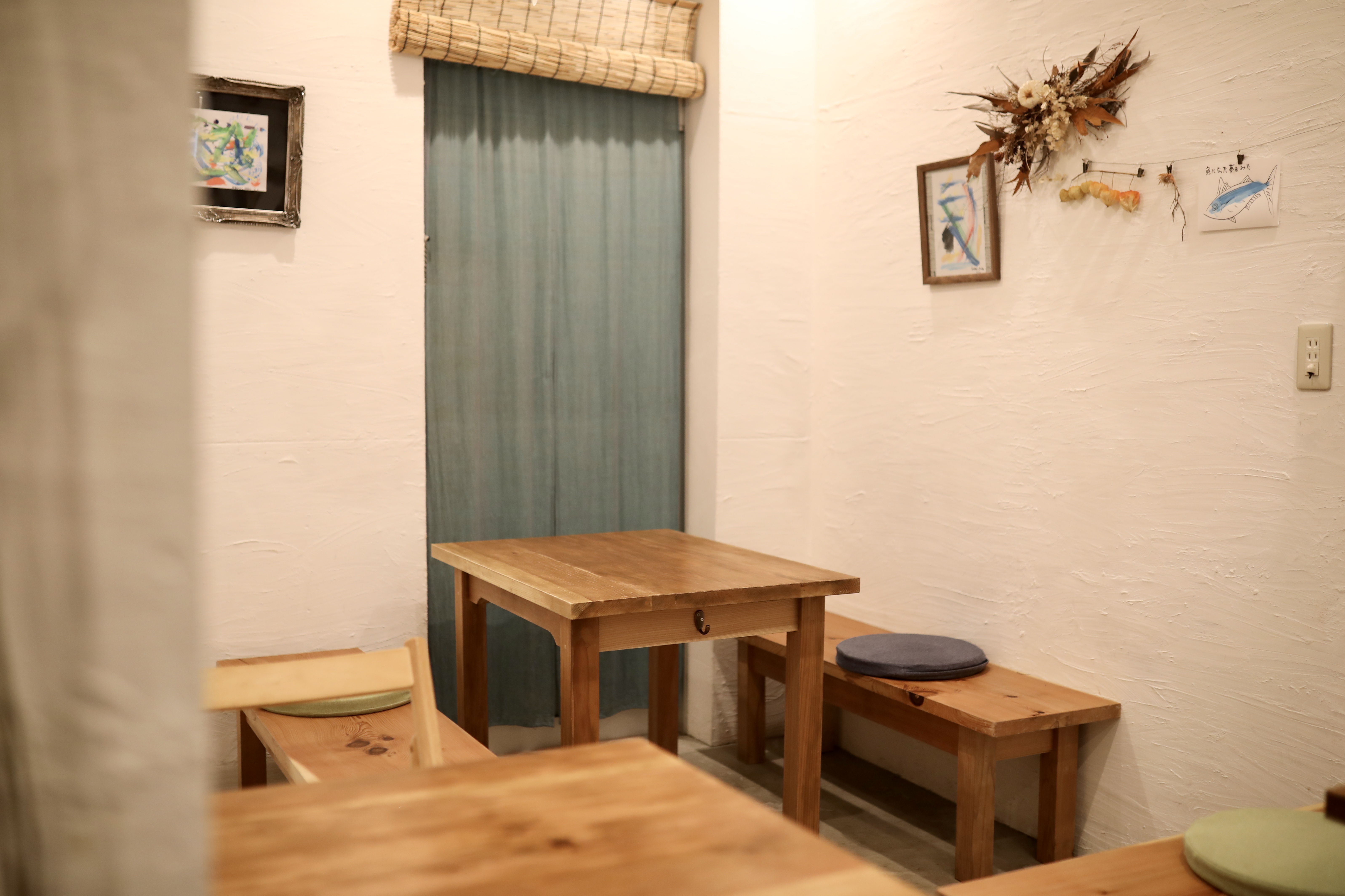 SAKEとSAKANA ふふ|満席必至の人気店!温もり空間で味わう居酒屋ランチ