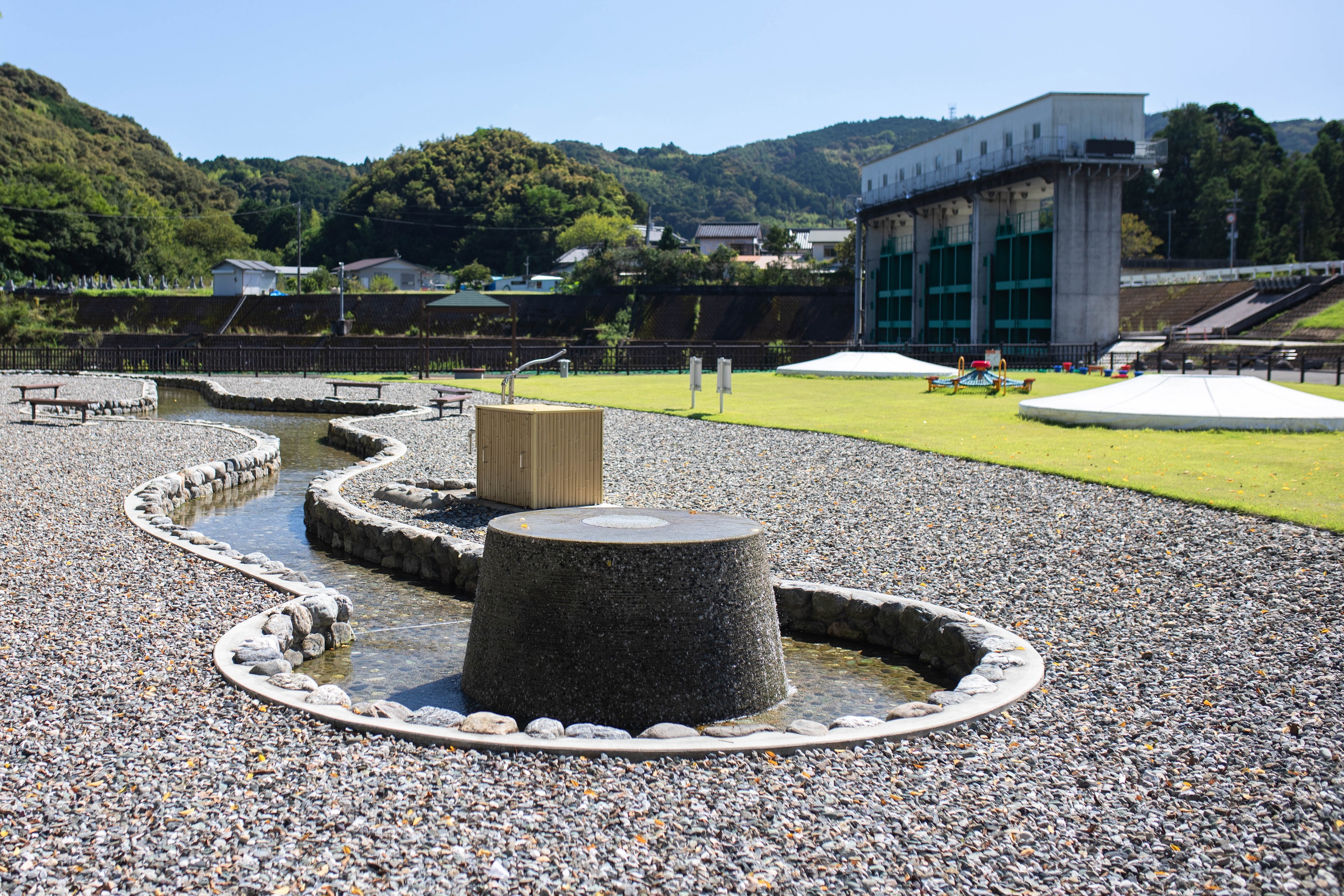 江尻地区親水公園|日高村の新スポット!緑と水に囲まれた癒しの公園