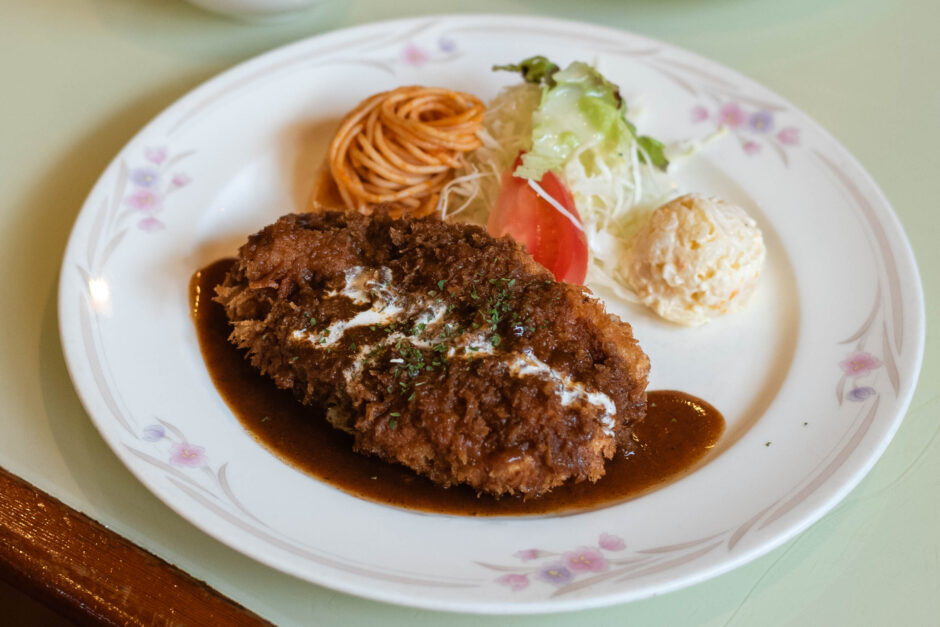 カフェレスト はと時計｜昭和の雰囲気に癒される。高知で長年愛される喫茶店