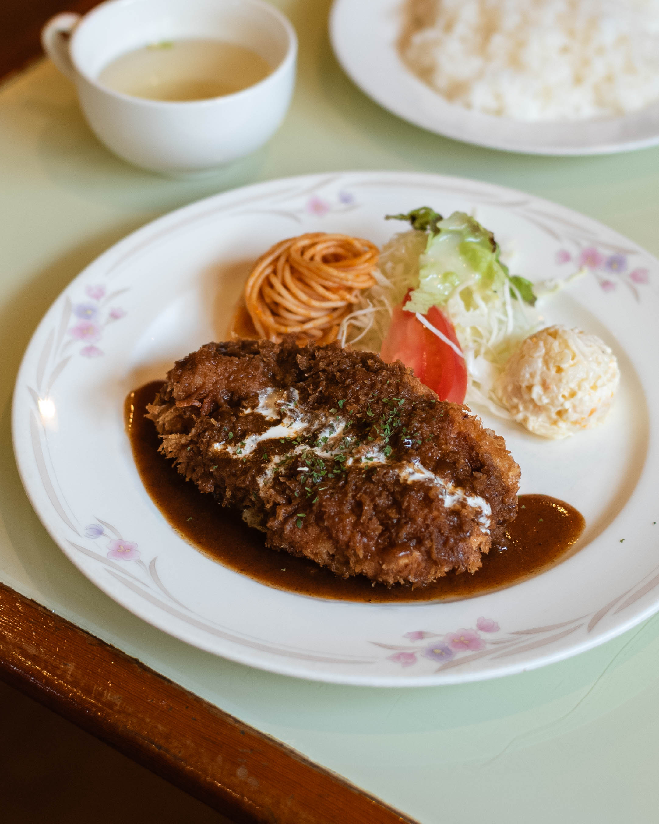 カフェレスト はと時計|昭和の雰囲気に癒される。高知で長年愛される喫茶店