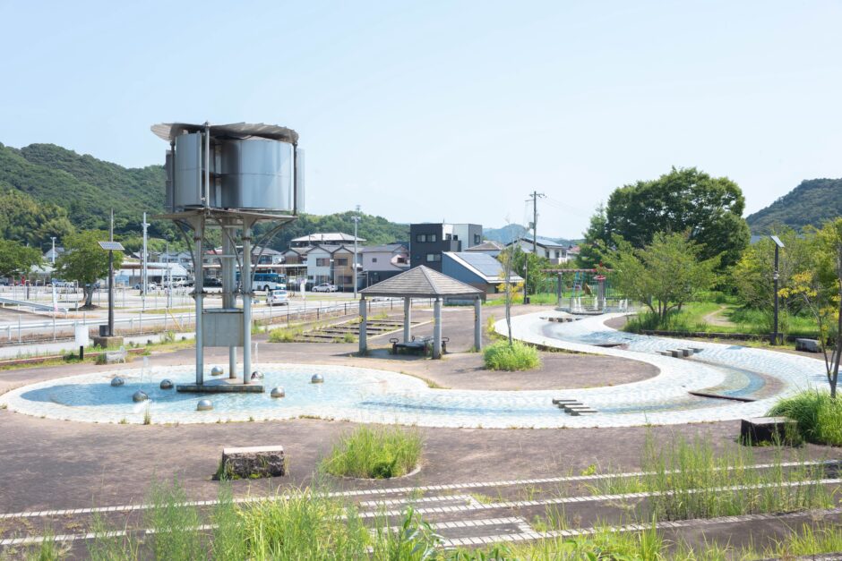 枝川公園｜春は桜、夏は水遊び！家族でのびのび遊べる憩いのスポット