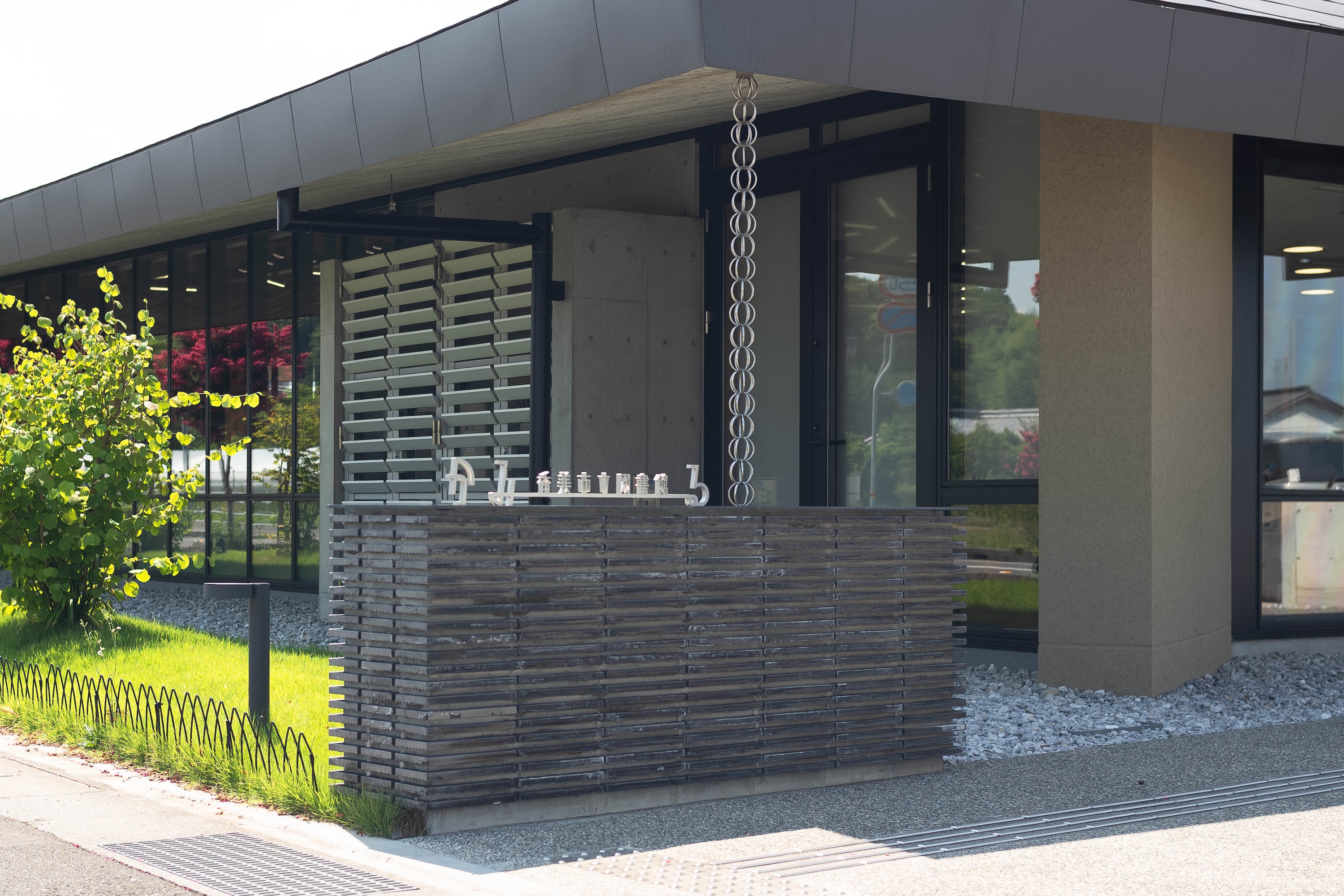 香美市立図書館かみーる｜木の温もりと光があふれる、地域に開かれた図書館