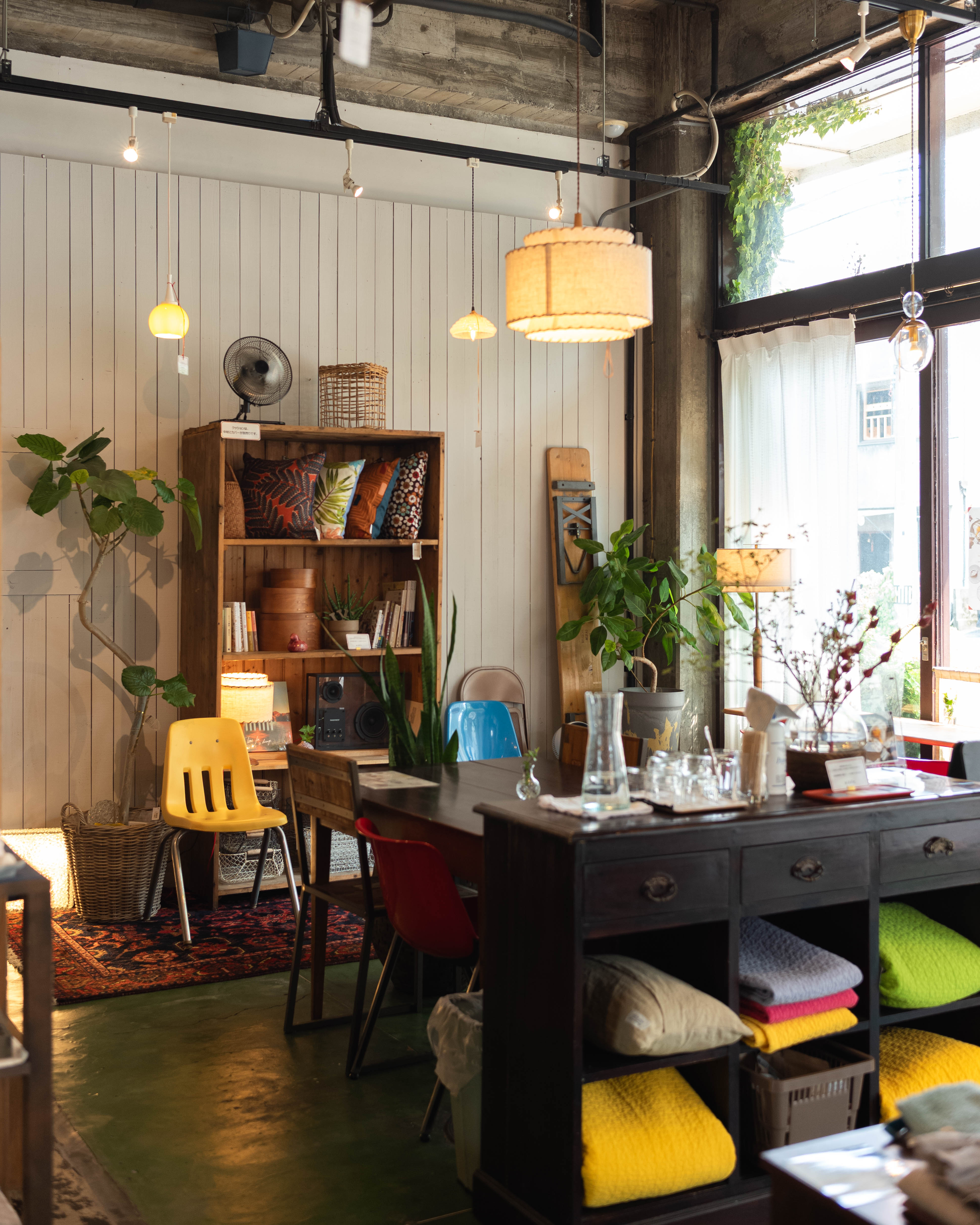 middle.(ミドル)|暮らしを彩る雑貨とお食事。「UF(羽布)」敷地内のカフェ