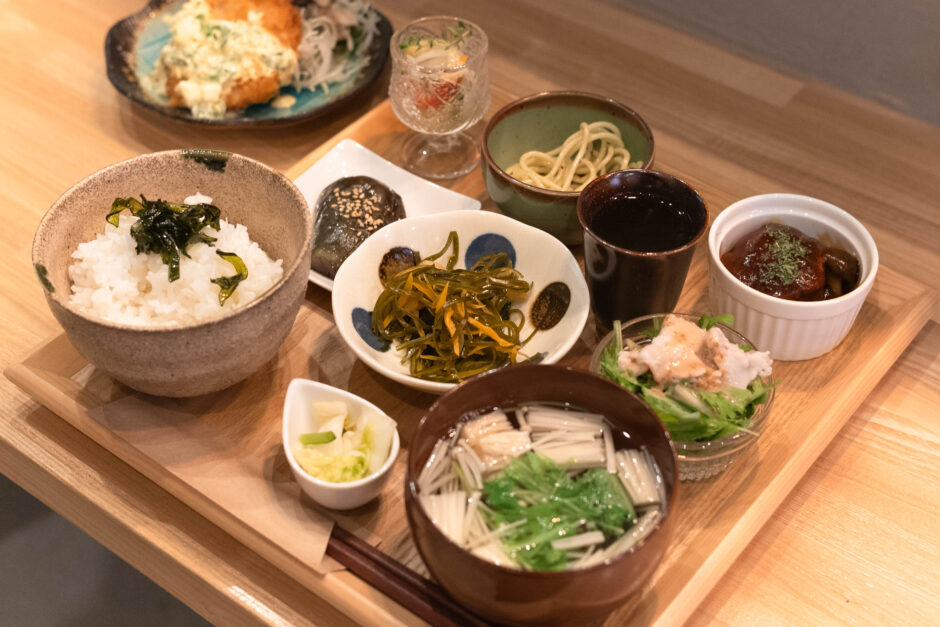 うふ清｜心もおなかも満たされる、 街角のおばんざい屋さん