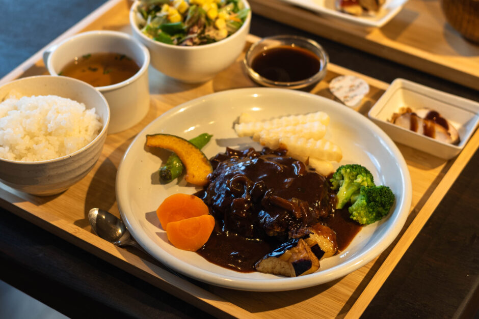 アンソレイユ｜物部町の観光拠点！奥物部湖を望むレストラン