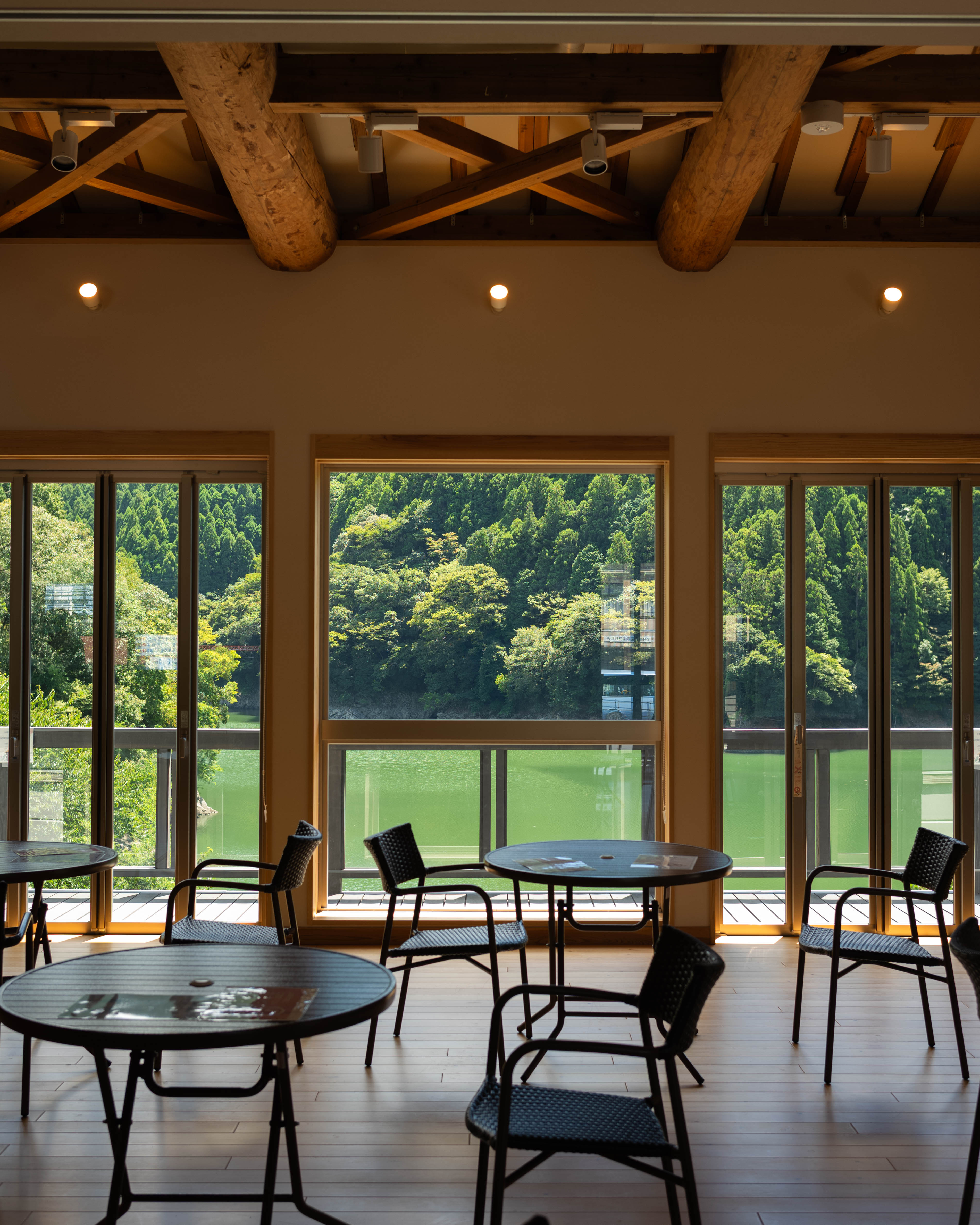 アンソレイユ|物部町の観光拠点!奥物部湖を望むレストラン