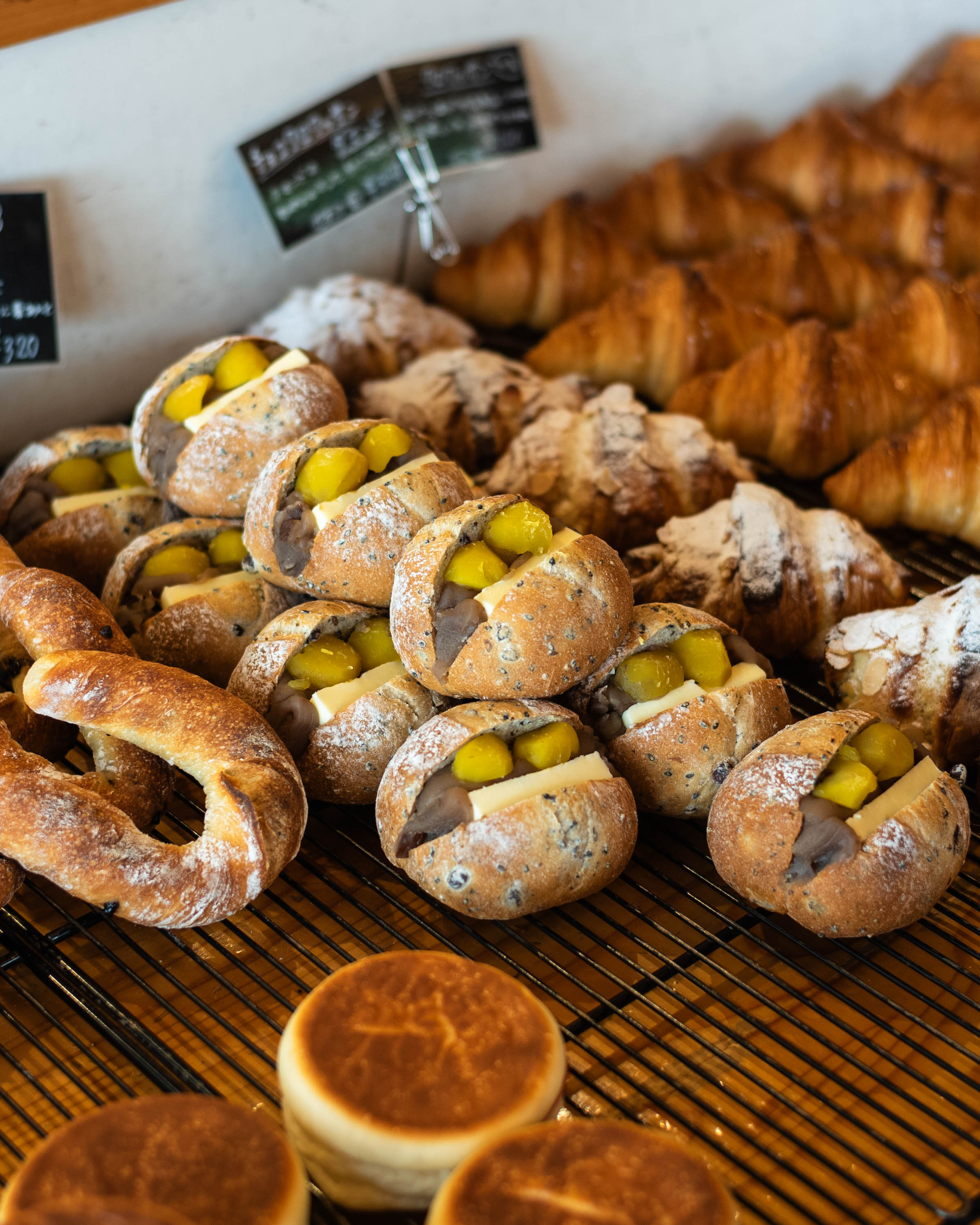 岩本こむぎ店｜笑顔を生むパンが並ぶ、道の駅なかとさの人気ベーカリー