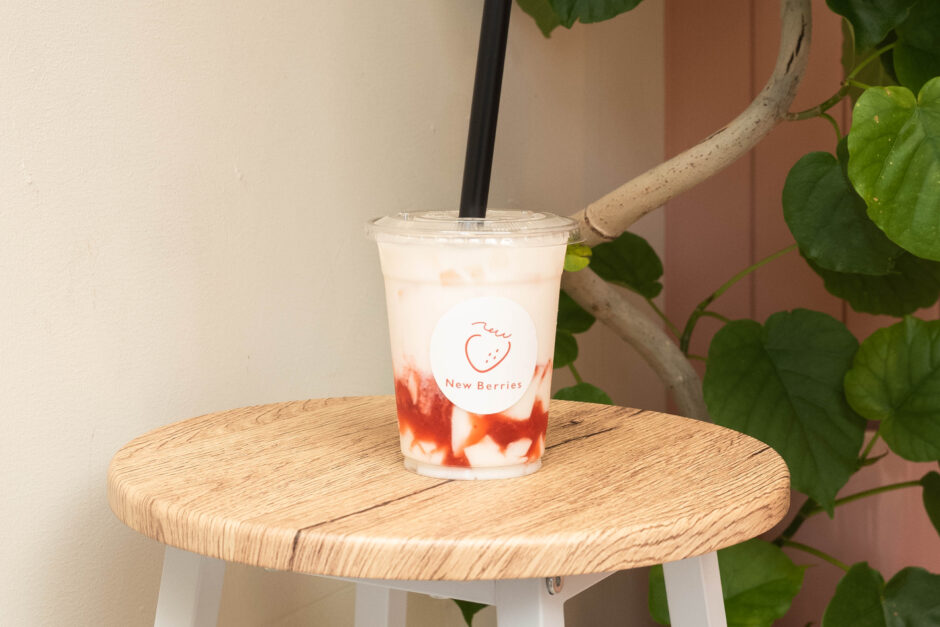 いちご専門店ニューベリーズ｜天神橋商店街に映える真っ白＆ピンクのいちご専門店