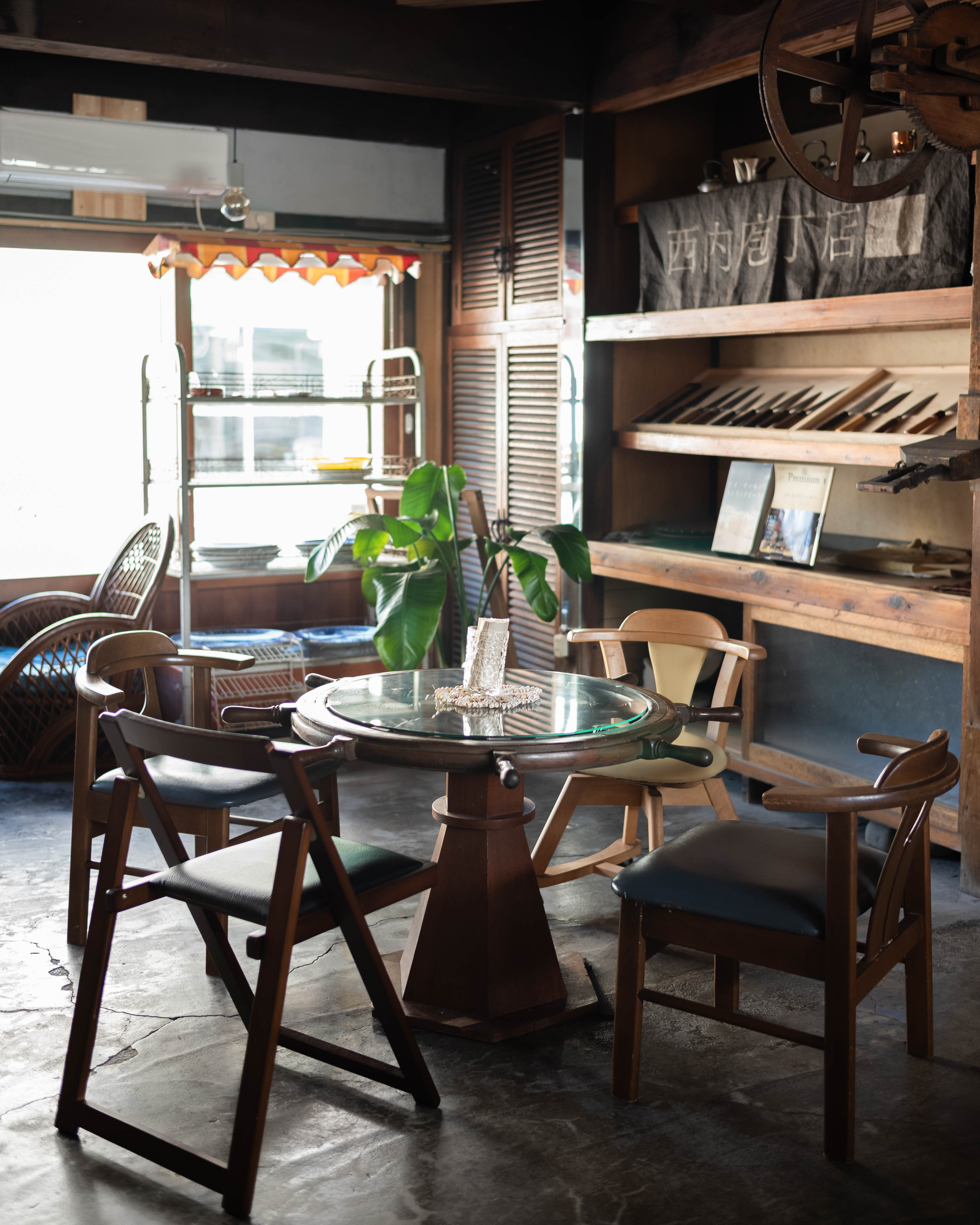 cafe&宿 海と鉄｜ふわふわ食感のかき氷が絶品！レトロ空間で過ごす宿毛市のひととき