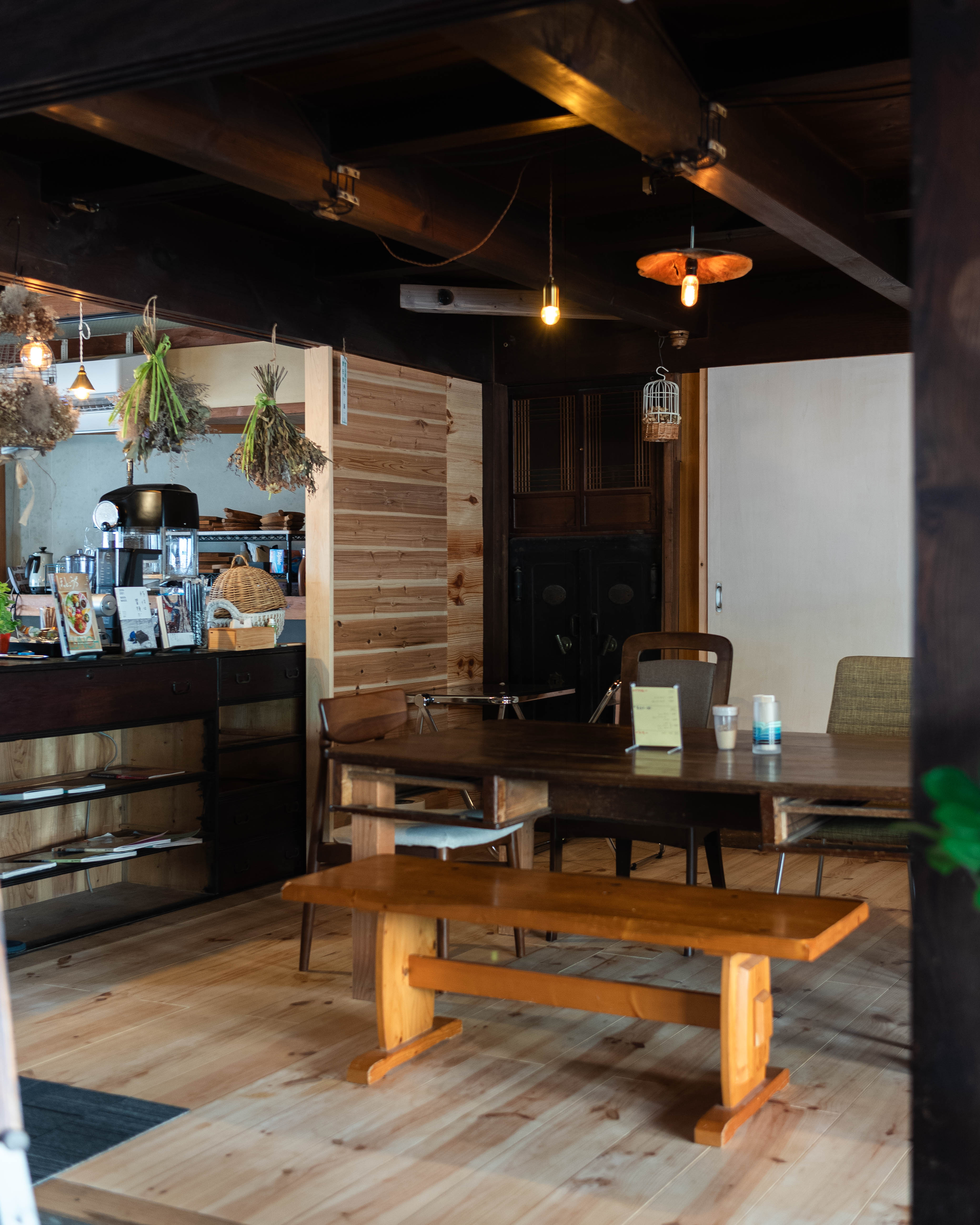 cafe&宿 海と鉄｜ふわふわ食感のかき氷が絶品！レトロ空間で過ごす宿毛市のひととき