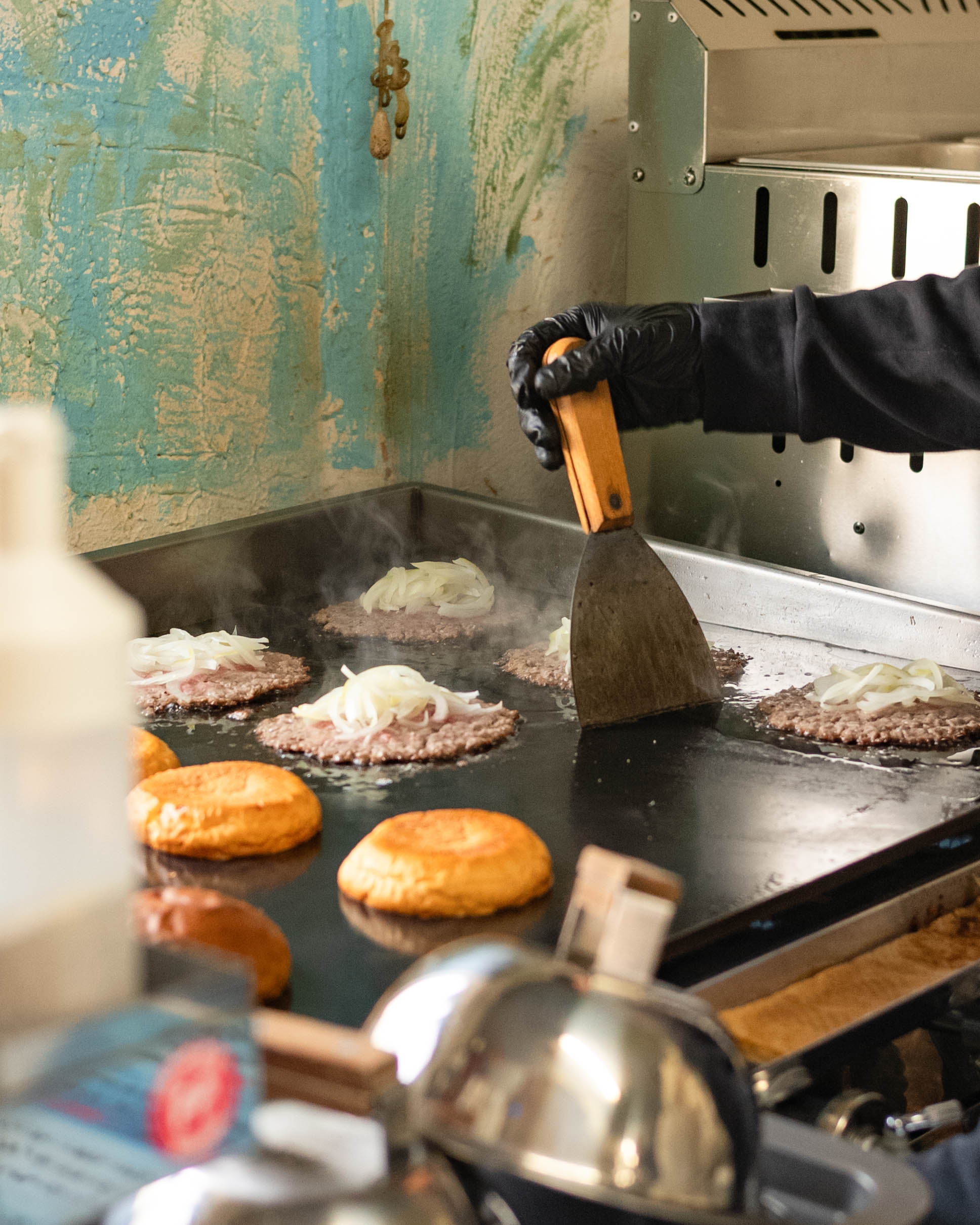 B.B.WORKS_KOCHI｜ヤシィパーク近くの海辺で味わう、本気のグルメバーガー