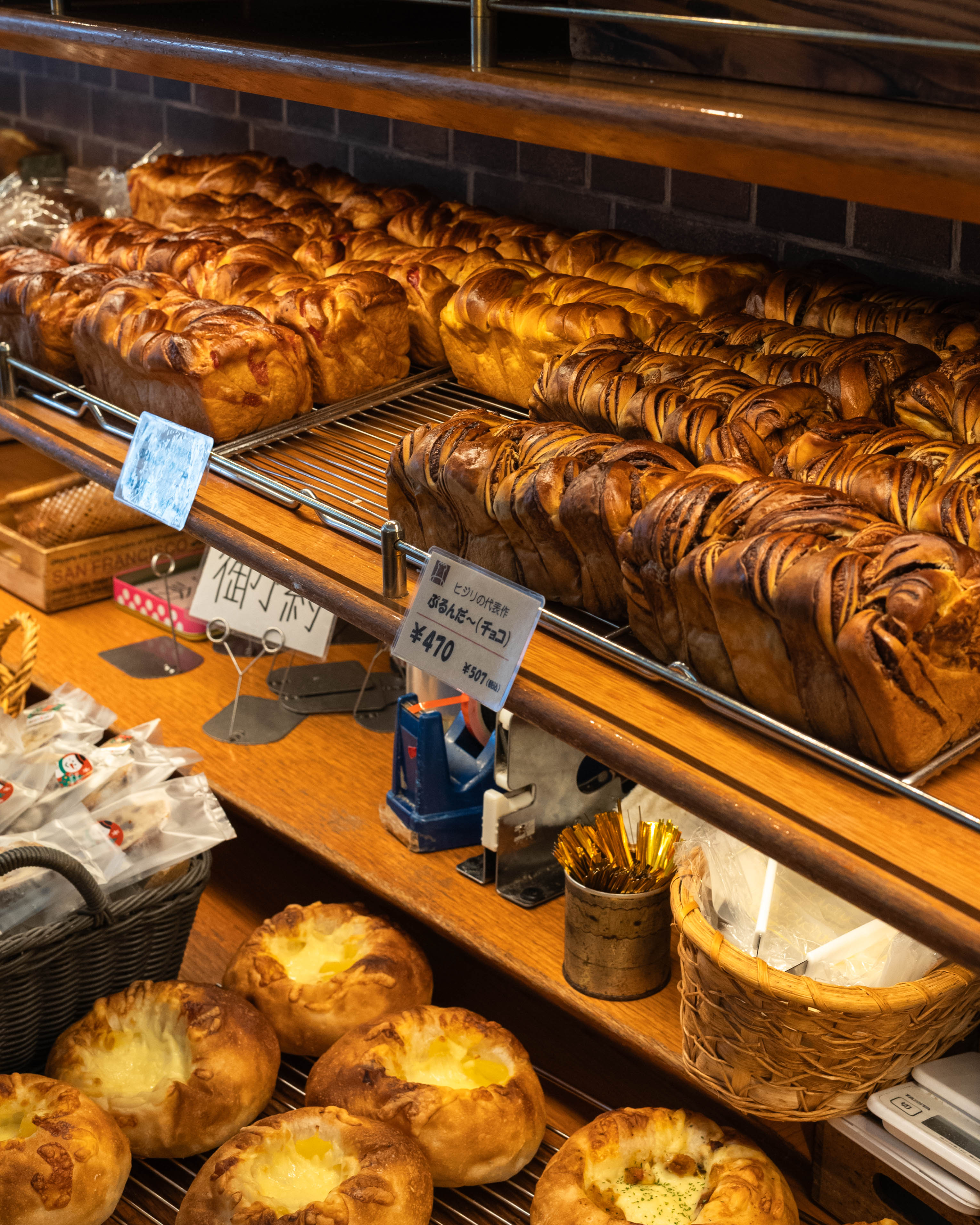 ベークショップ ヒジリ|150種類以上がずらり!焼き立ての香りに包まれる人気店