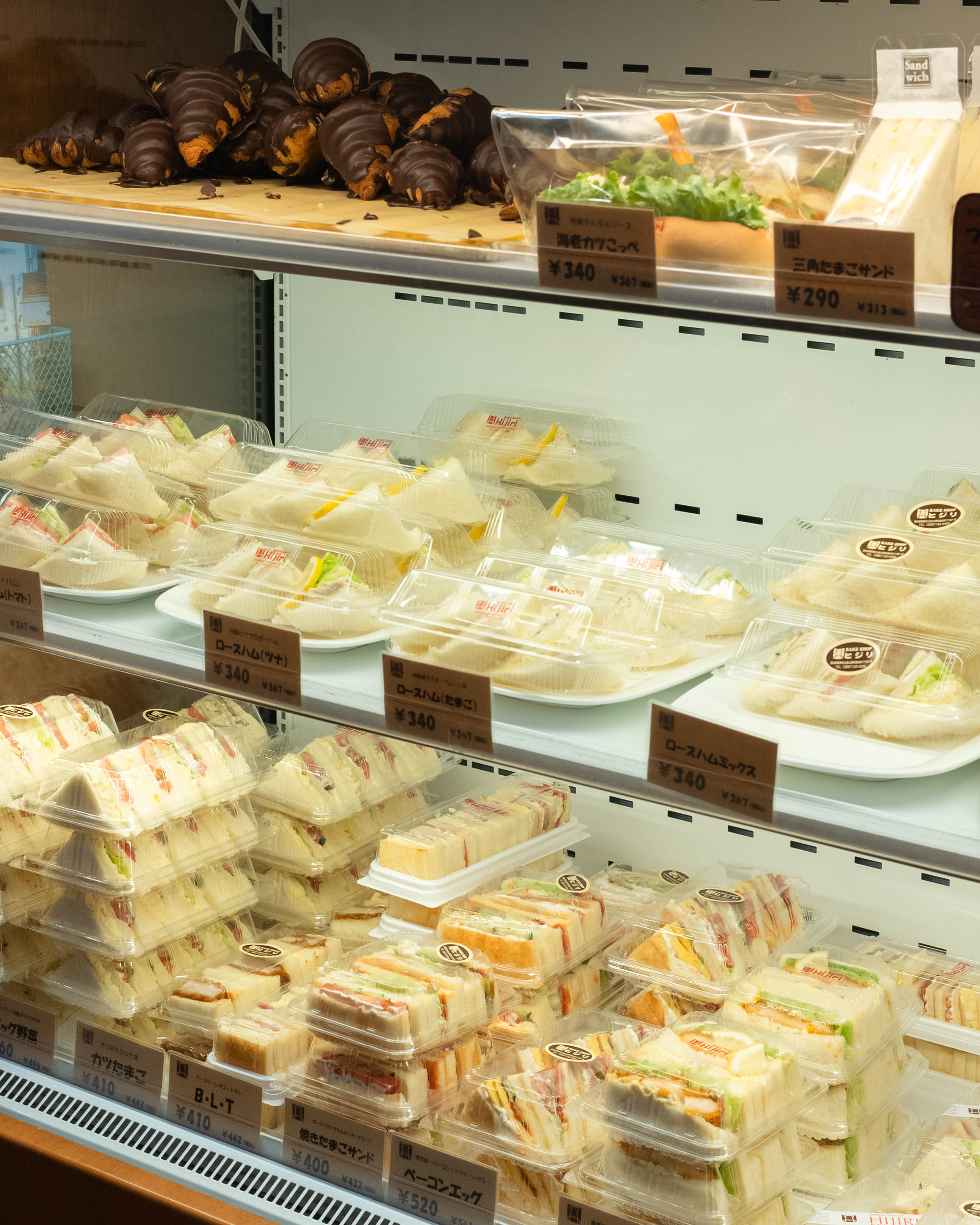 ベークショップ ヒジリ|150種類以上がずらり!焼き立ての香りに包まれる人気店