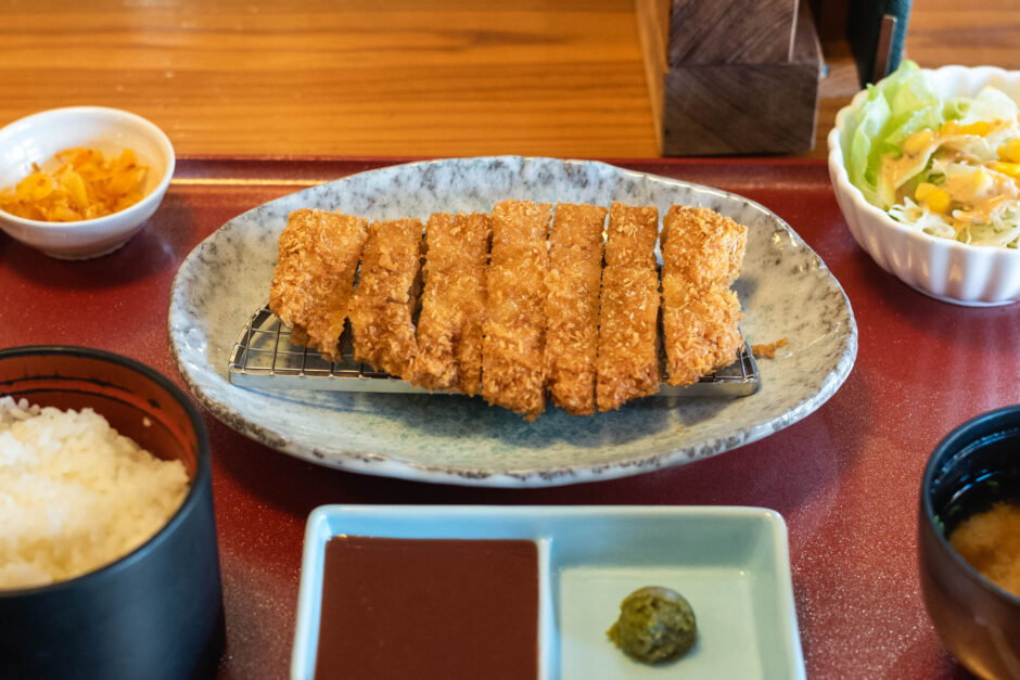 豚福亭｜奈半利町で味わう。特大海老フライと極上とんかつの店