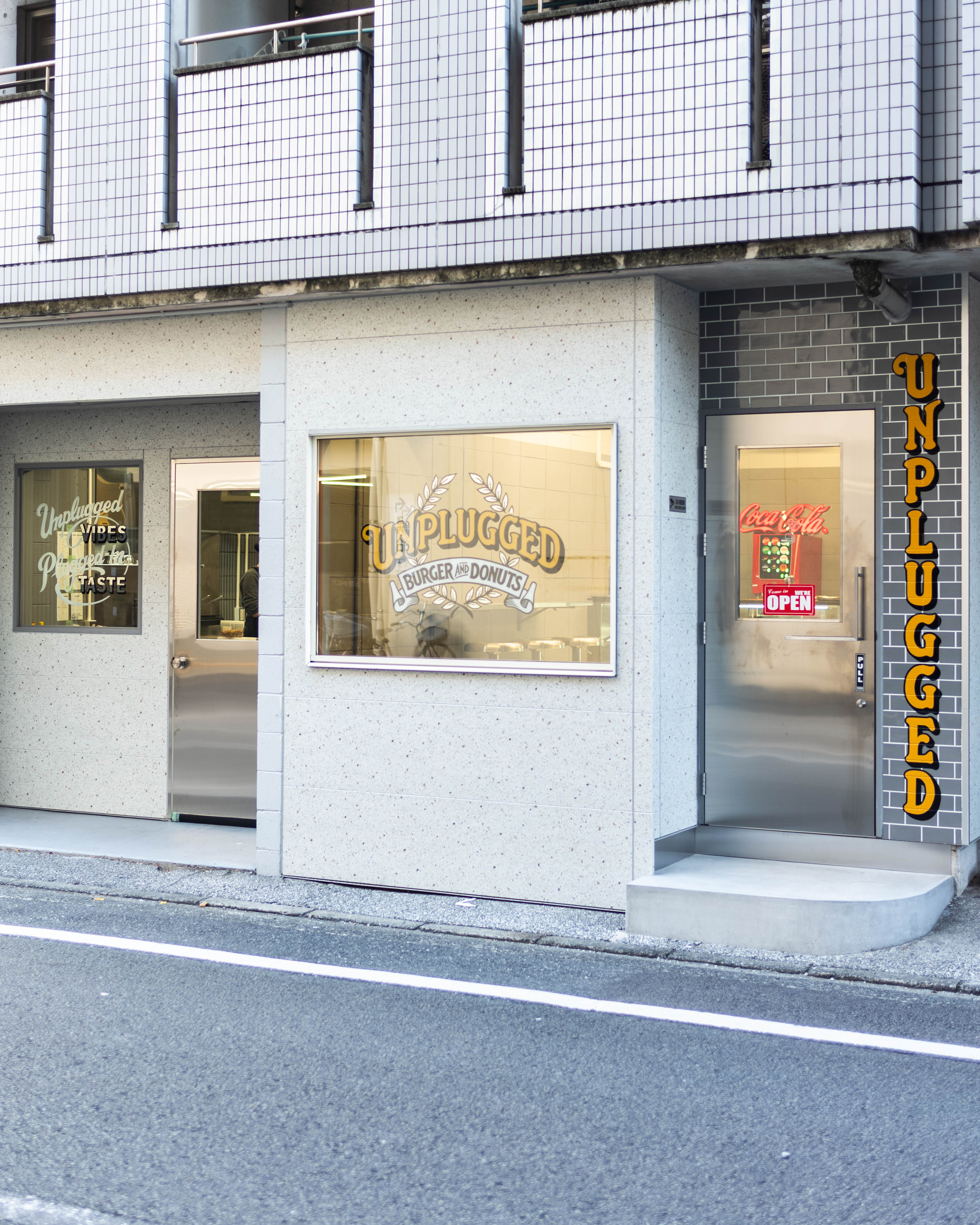 UNPLUGGED BURGER&DONUTS|“旨い”を、体全体で感じるハンバーガーショップ