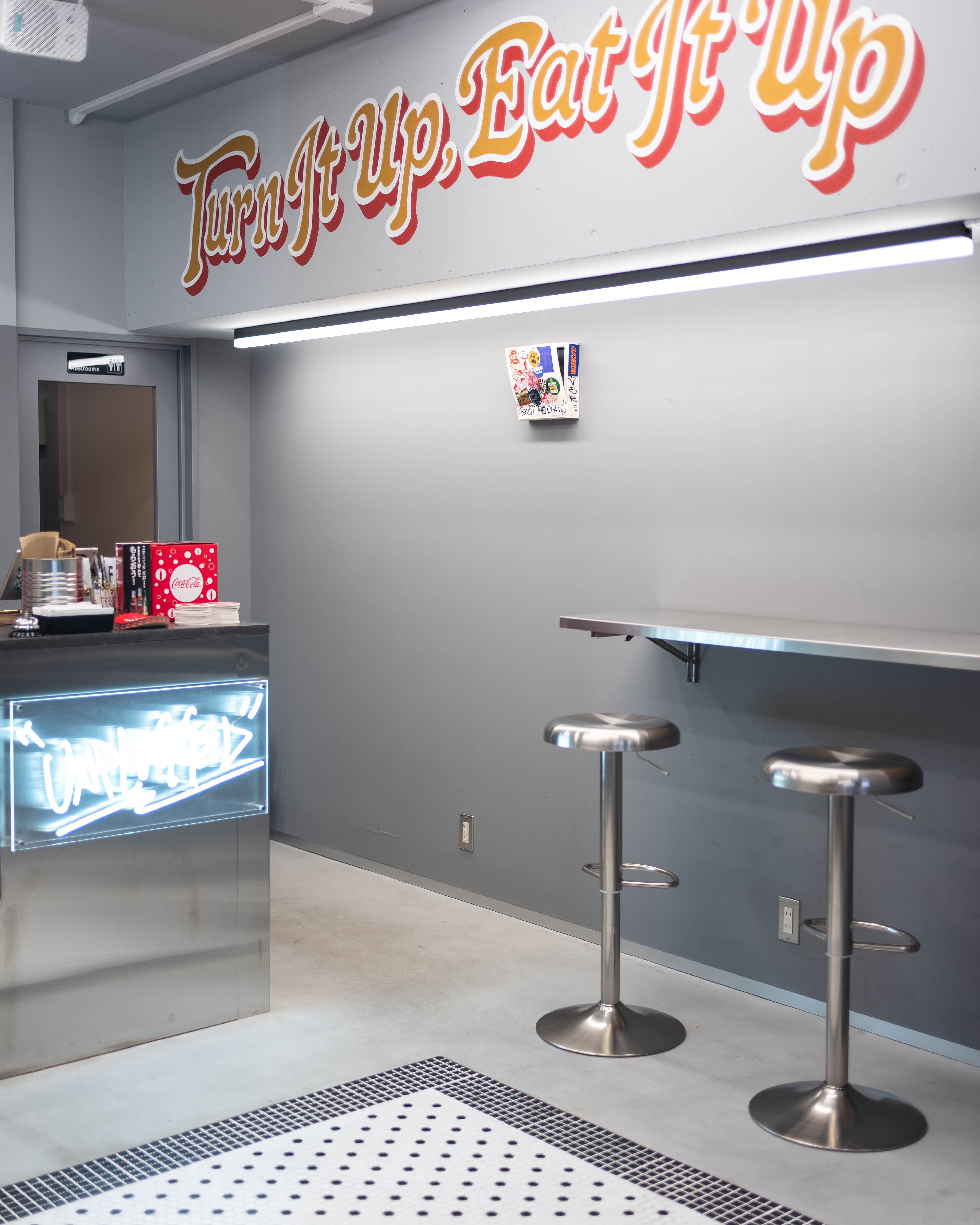 UNPLUGGED BURGER&DONUTS|“旨い”を、体全体で感じるハンバーガーショップ