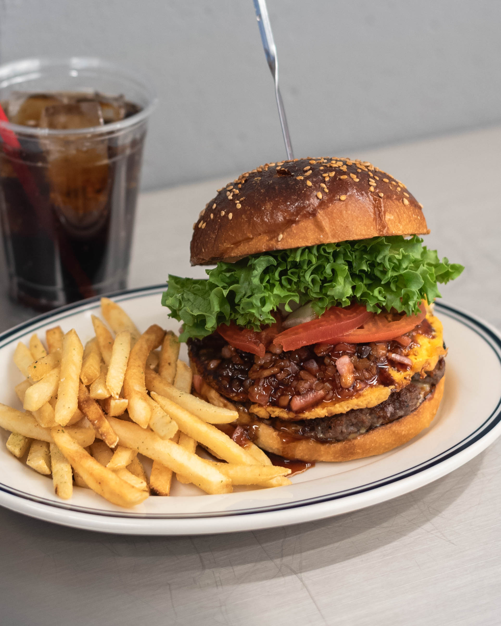 UNPLUGGED BURGER&DONUTS|“旨い”を、体全体で感じるハンバーガーショップ