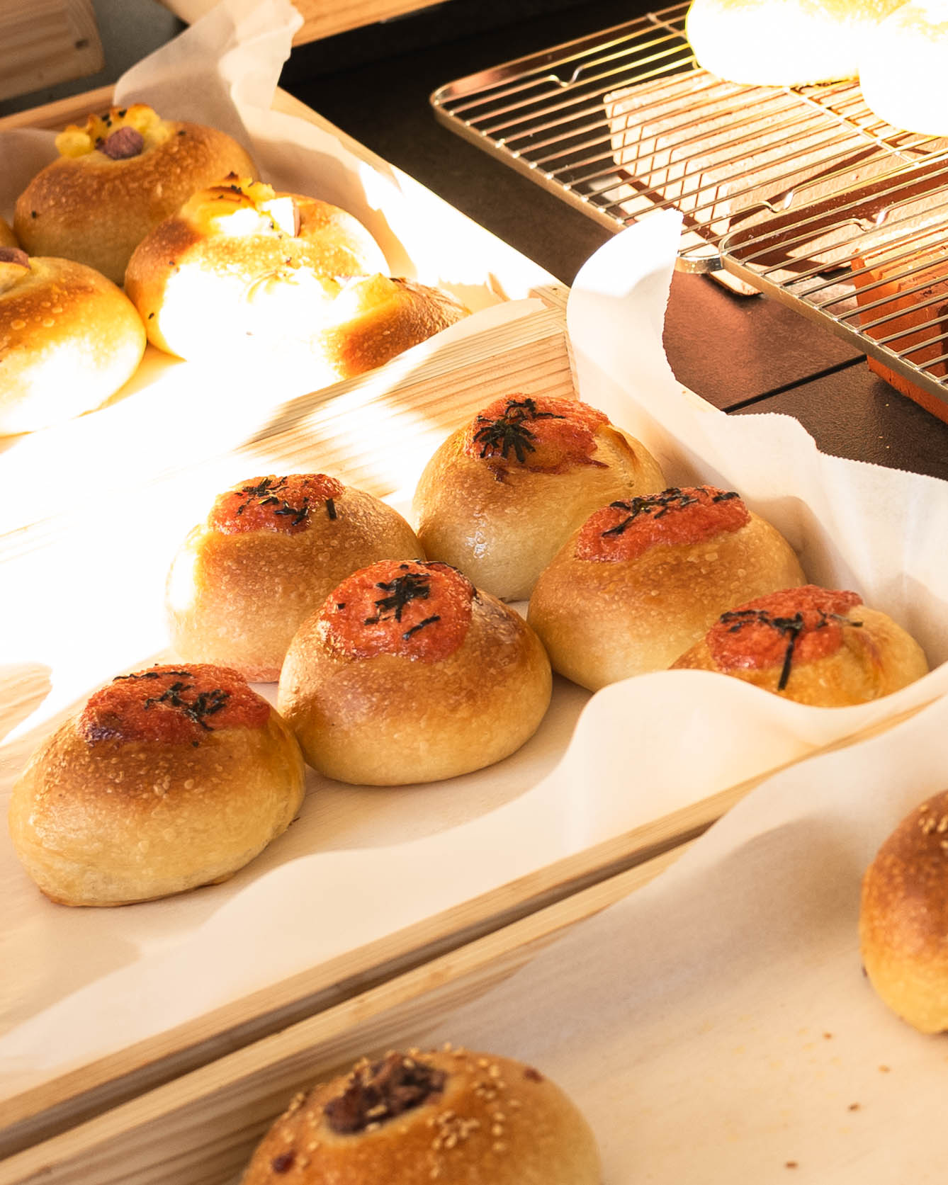 a lot of bagel|職人の手仕事が光る、行列必至のベーグルとカヌレ専門店