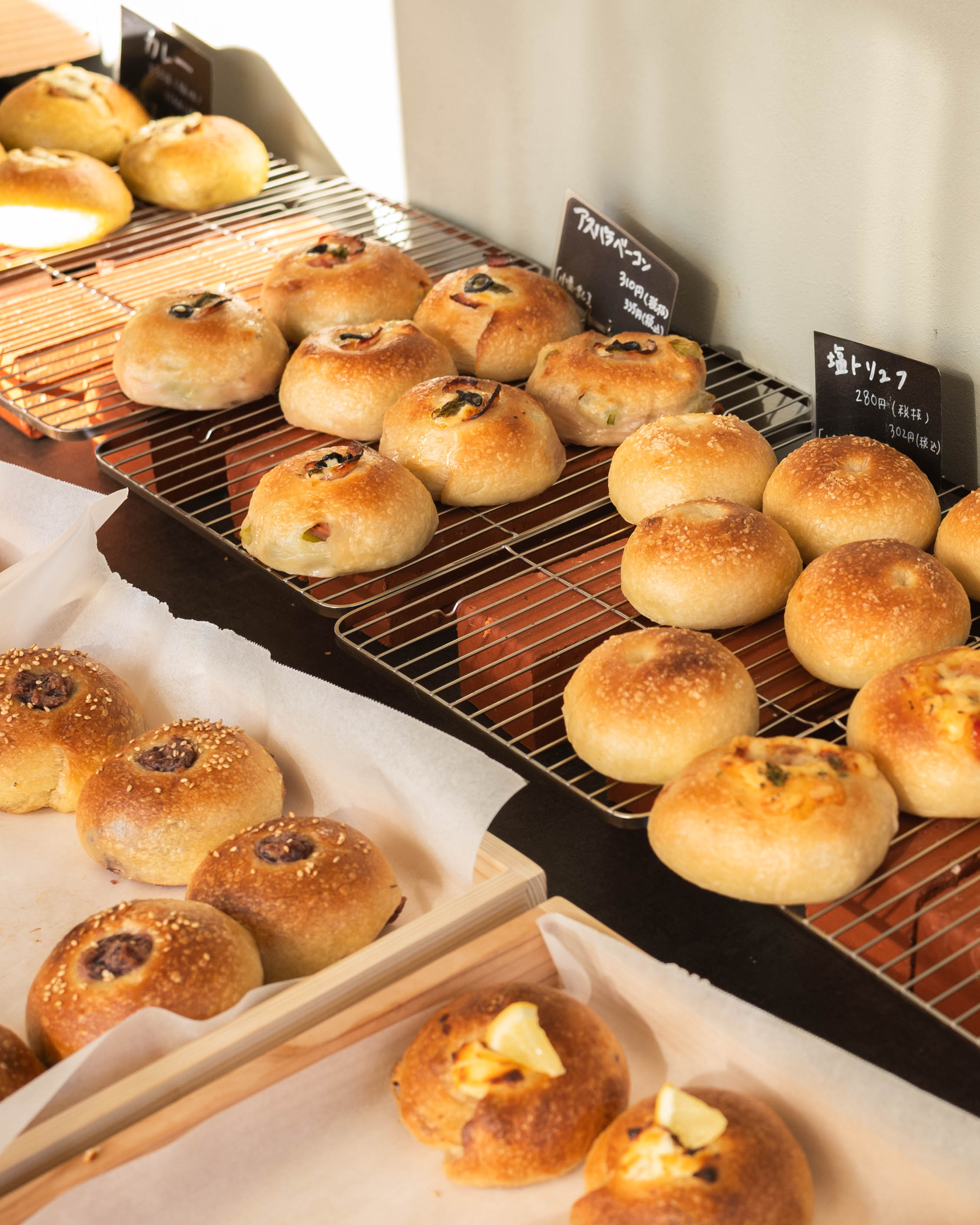 a lot of bagel|職人の手仕事が光る、行列必至のベーグルとカヌレ専門店