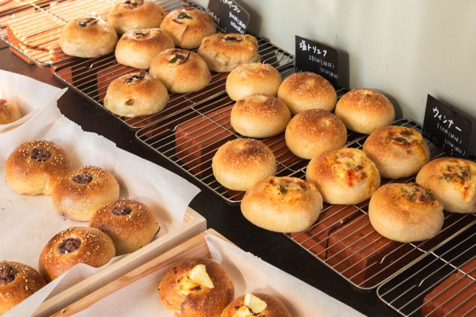 a lot of bagel｜職人の手仕事が光る、行列必至のベーグルとカヌレ専門店