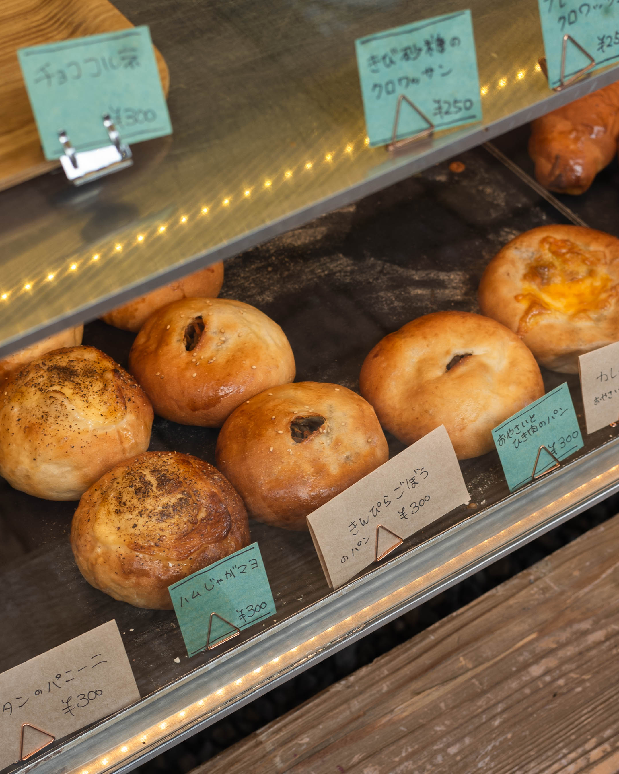 カラッパン|クロワッサンとパンたち。街角の小さなパン屋さん