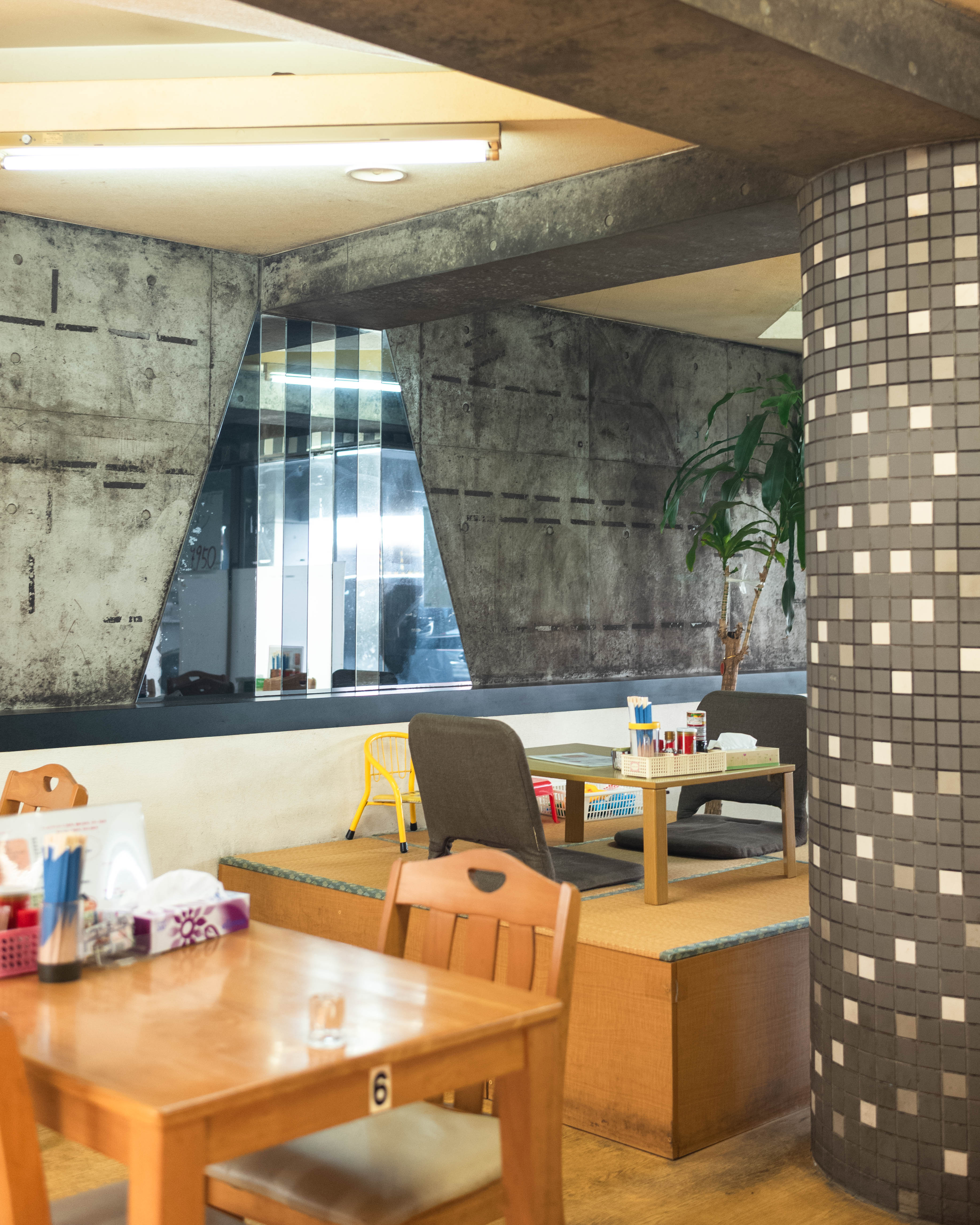 どば|牛すじ担々麺がおすすめ!濃厚ほろほろ牛すじラーメン