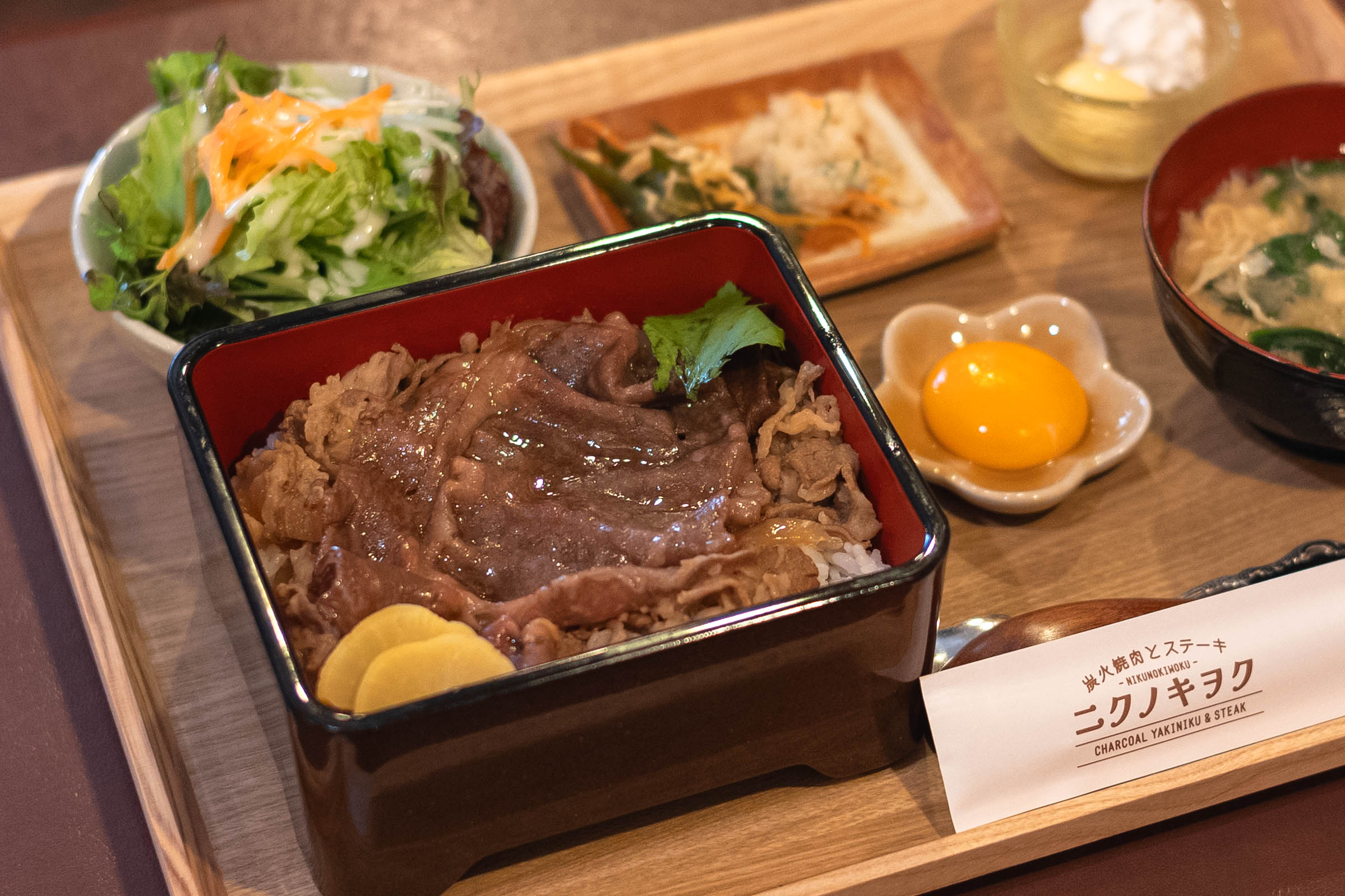 ニクノキヲク｜2026年の新店！ハレの日に選びたい炭火焼肉とステーキの店