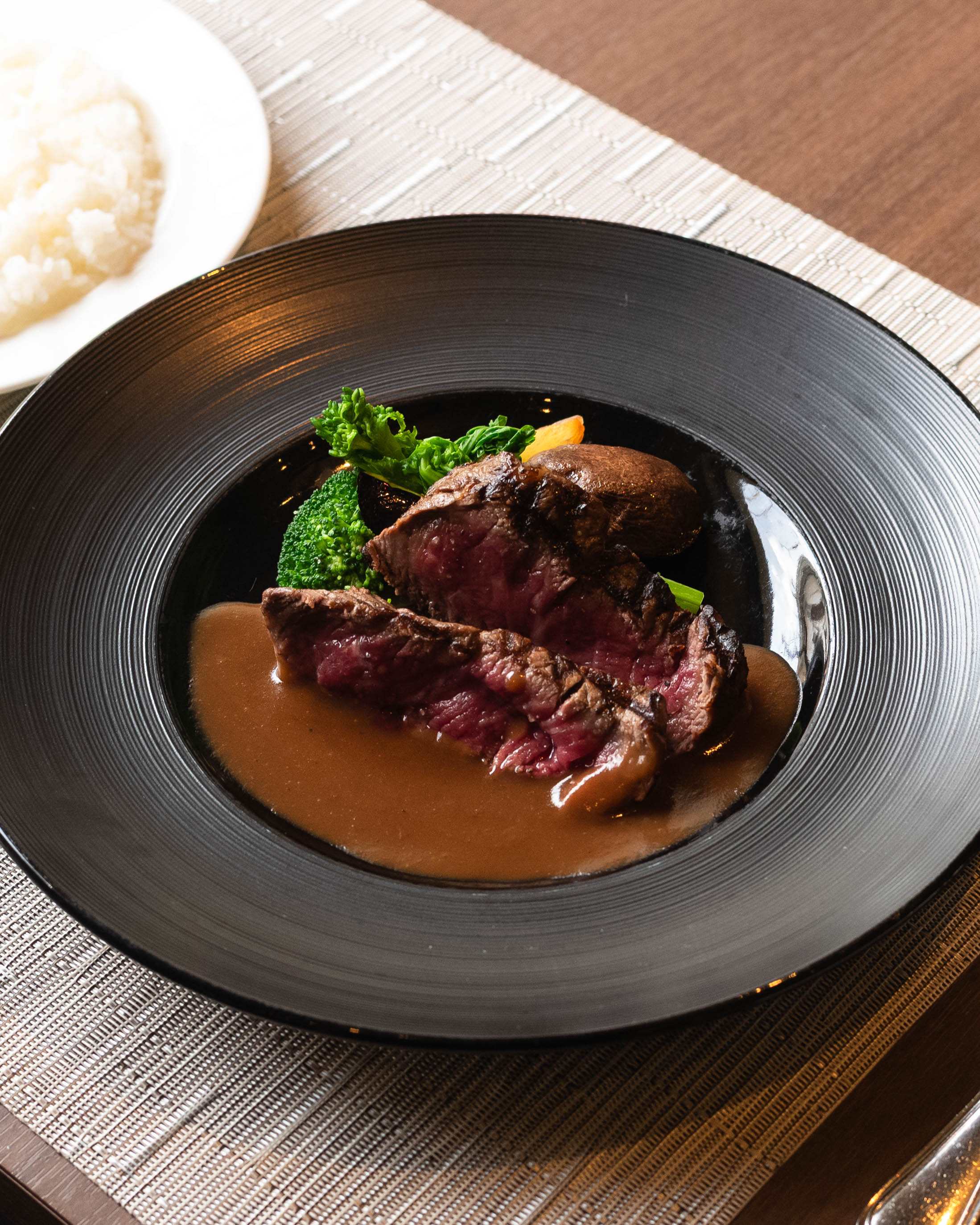 土佐和紙工芸村 QRAUD｜仁淀川のほとりで味わう、地元食材フレンチ